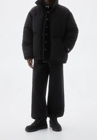 PULL&BEAR Zimní bunda - black