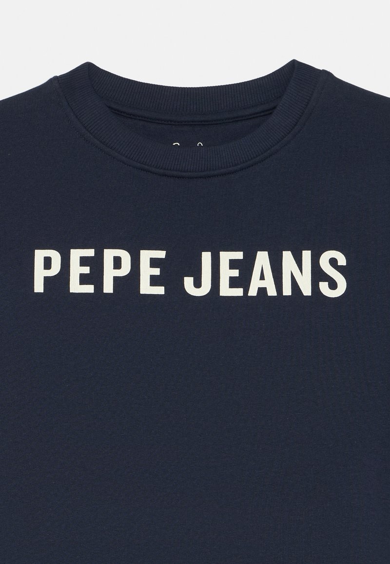 Felpa blu navy realizzata in tessuto morbido, con un colletto a coste e una grande scritta bianca "PEPE JEANS" sul petto.