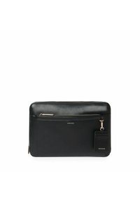 Sort l�æder laptop sleeve med en glat tekstur, guld lynlås, frontlomme og en vedhæftet kortholder. Minimalistisk design.