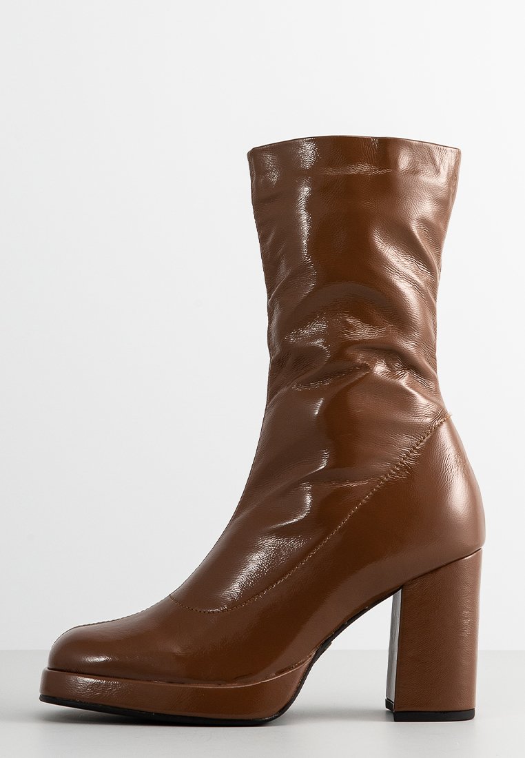 Botine cu platformă