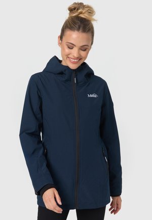 Veste imperméable navy avec capuche, fermeture éclair à l'avant et poignets élastiques. Dotée d'un logo sur la poitrine gauche et de poches latérales zippées.