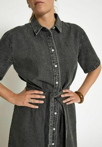Desires Teksakleit - grey wash
