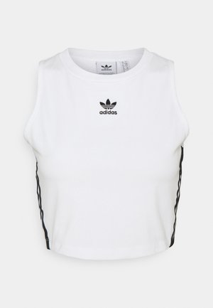 Fehér, rövidített pántos felső, pamutból készült, fekete Adidas logóval a mellkasán és kontrasztos fekete csíkokkal az oldalain.