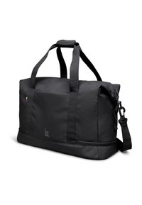 Schwarze rechteckige Duffel-Tasche mit zwei Tragegriffen, einem abnehmbaren Schultergurt und einer Vordertasche mit kleinem Logo "GOT BAG".