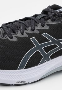 ASICS Katujuoksukengät - black/white