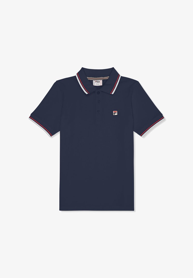 Paita polo laivastonsinisellä värillä, jossa on kauluspääntie, kolmonen napitus ja punavalkoiset raidat kauluksessa ja hihoissa. Pieni logo näkyvissä.