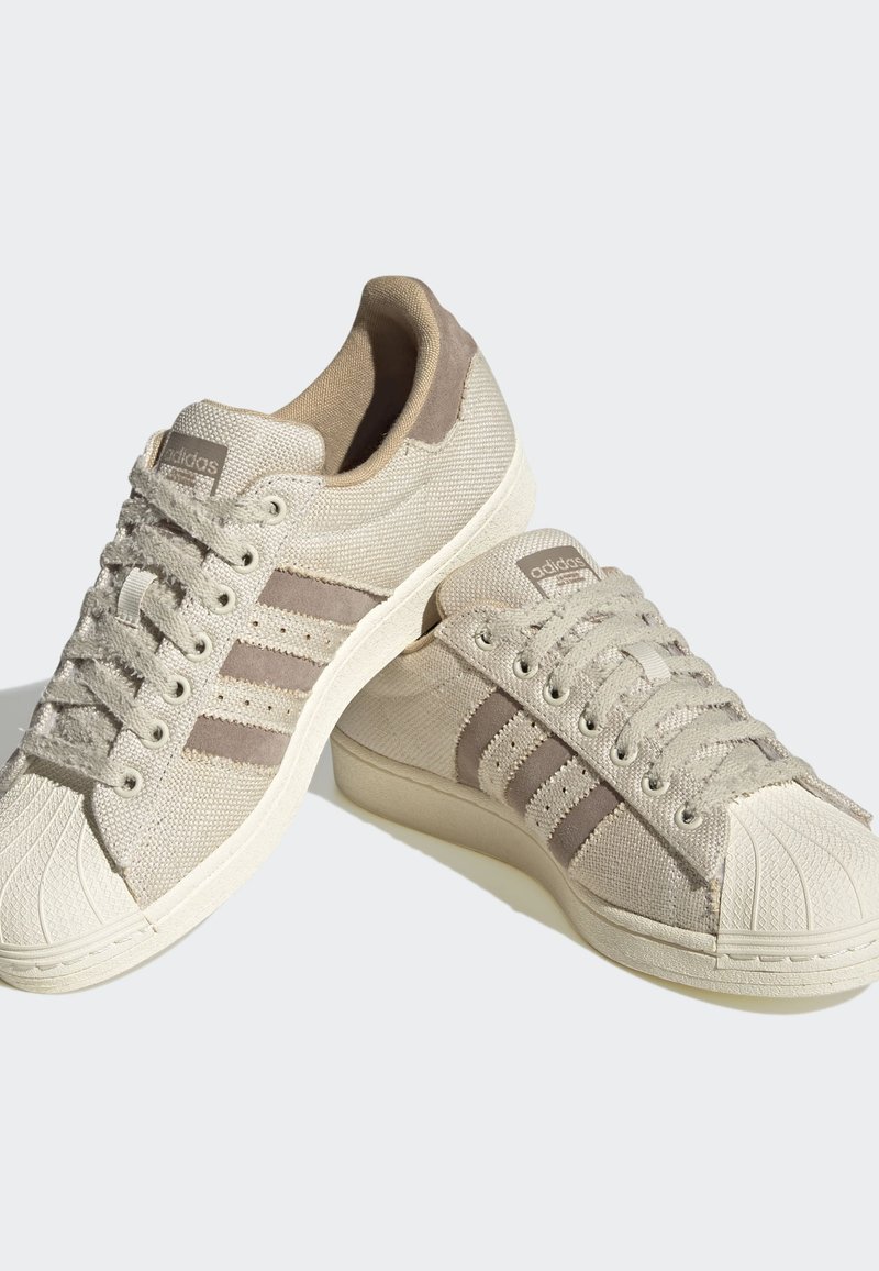 adidas Originals SUPERSTAR UNISEX - Sneaker low - pantone/magic beige/cream  white/mehrfarbig