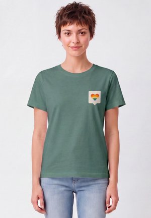 watapparel, VON HERZEN - T-shirt imprimé - green bay