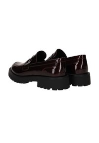 Bordeaux gepolijste leren loafers met een stevige zwarte rubberen zool en gestikte details. Beschikt over een ronde neus en een instapontwerp.