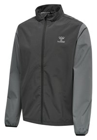 Veste de sport avec col montant, fermeture éclair intégrale à l'avant, corps noir, manches grises et logo Hummel réfléchissant sur la poitrine gauche et le poignet droit.