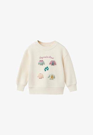 Sweatshirt crema con mini maglioni ricamati, pois e un albero di Natale. Il testo recita "Strati di Amore!" Maniche e fondo a coste.