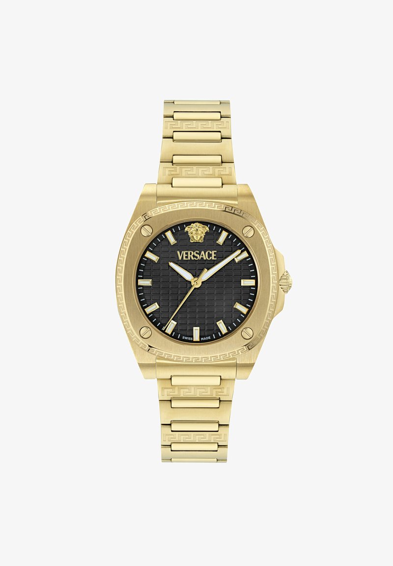 Montre-bracelet en or avec cadran noir texturé, index des heures en or, aiguilles, logo Versace, tête de Méduse, et motif en clé grecque gravé sur la lunette et le bracelet.