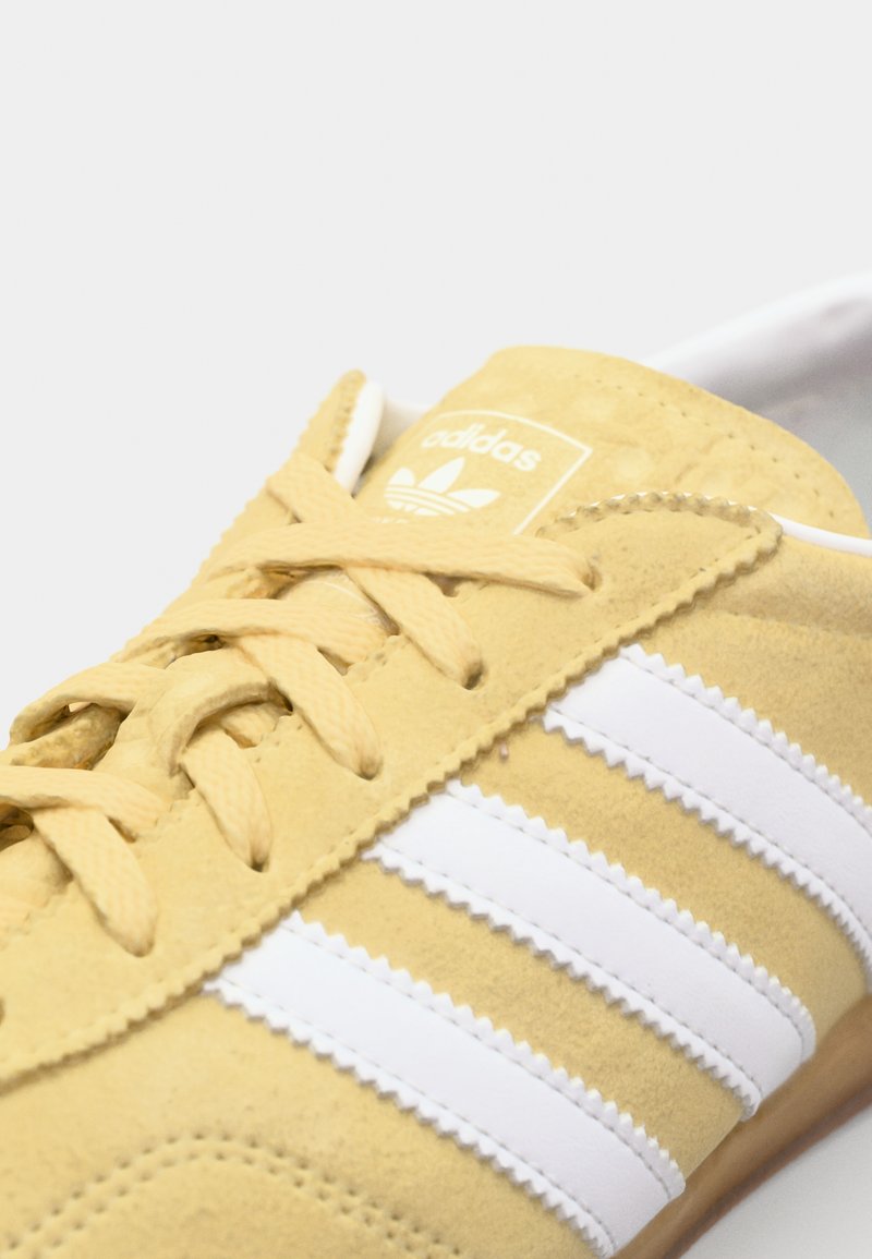 adidas Originals GAZELLE LO PRO W - Sneakers basse - almost yellow/footwear white/giallo chiaro - Zalando.it adidas Originals GAZELLE LO PRO W - Sneakers basse - almost yellow/footwear white/giallo chiaro - Zalando.it