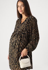 ONLY MATERNITY OLMSTAR DRESS - Freizeitkleid - dark brown