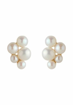 Klynge af fem hvide perler arrangeret i et buet mønster, der danner et par ørestikker på en hvid baggrund.