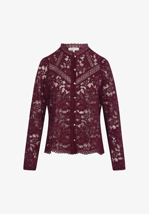 Blouse en dentelle bordeaux à manches longues avec motif floral, col haut, bords festonnés et fermeture à boutons sur le devant.