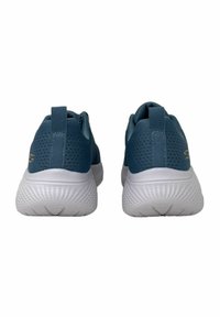 Scarpe sportive blu con tomaia in rete testurizzata, suola bianca ammortizzata e tallone rinforzato. Presenta un branding sottile sul lato.