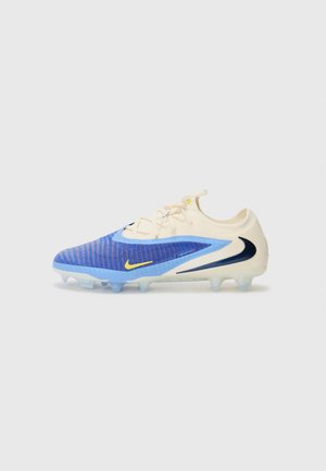 Bottes de football Nike en bleu et crème, dotées d'une tige texturée, d'accents jaunes et de crampons transparents, conçues pour la performance.