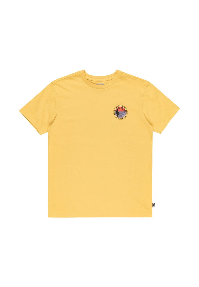 Gelbes Baumwoll-T-Shirt mit einem runden, mehrfarbigen Grafikdesign auf der linken Brust, kurzen Ärmel und rundem Halsausschnitt.