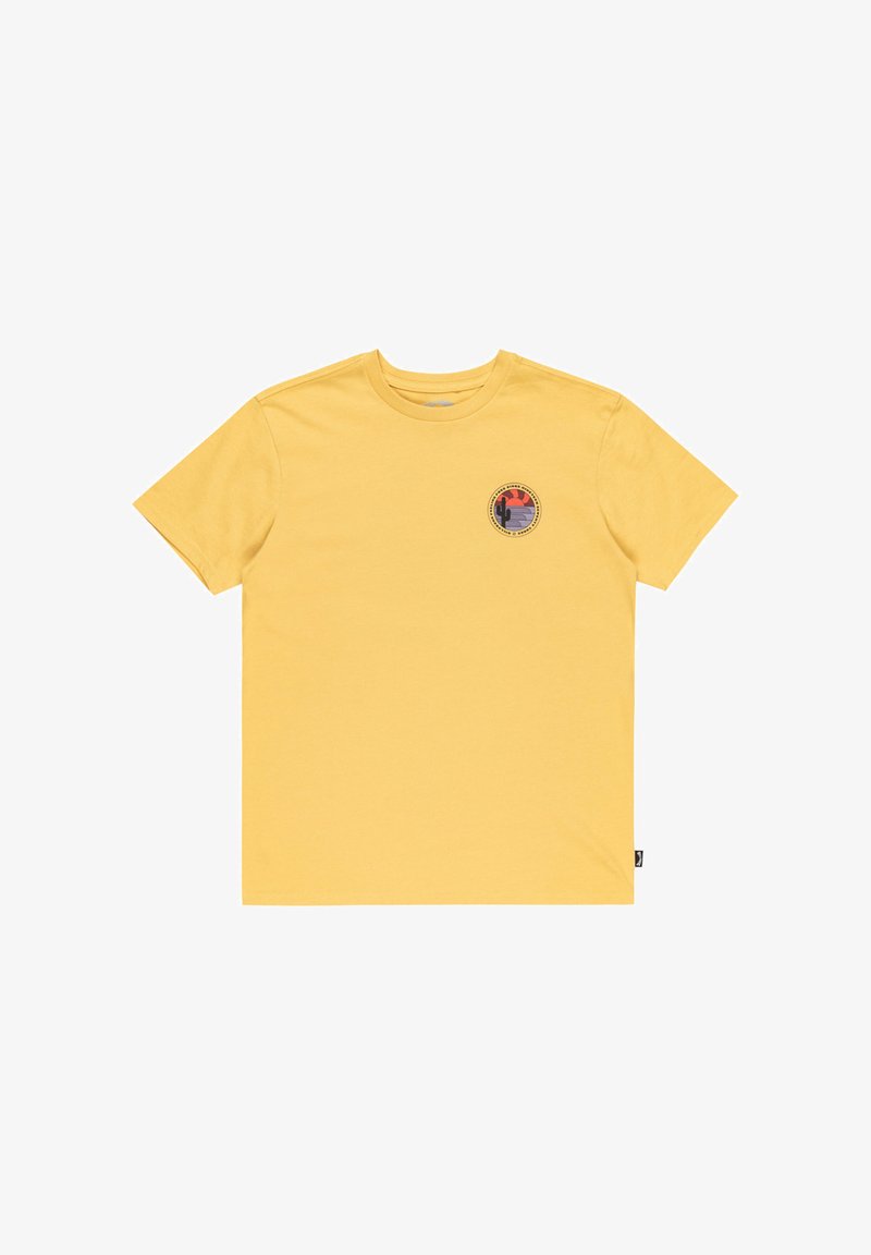 Żółta bawełniana koszulka z okrągłą, wielokolorową grafiką po lewej stronie klatki piersiowej, krótki rękaw i okrągły dekolt.