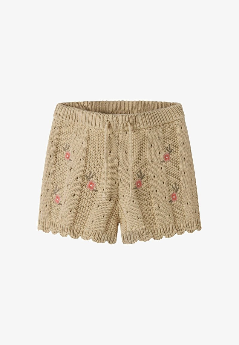 Shorts beige tricotés avec bords festonnés, présentant de petits œillets et des fleurs roses brodées avec des feuilles vertes, et une taille à cordon.