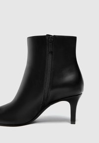 PULL&BEAR Nilkkurit - black