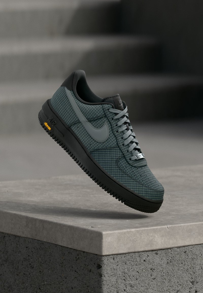 AIR FORCE 1 07 barely grey/city grey/bomber grey/speed yellow/mint