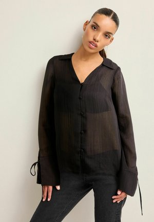 Next REGULAR FIT - Užsagstoma palaidinė - black