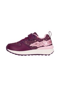 Chaussure de sport pour enfants en violet avec un dessus en tissu texturé orné d'étoiles, un accent réfléchissant rose et une sangle Velcro pour un ajustement facile.