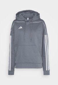 Sweatshirt à capuche gris avec une poche kangourou, accents blancs à trois rayures sur les manches, et un col en V. Présente un logo Adidas.
