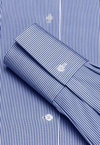 Vincenzo Boretti KELCHKRAGEN - Camicia - dunkelblau weiß