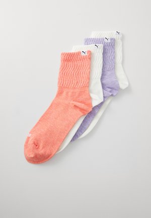 Kolmiku sokkide komplekt: korallis, valges ja lavendlis. Ribikujundusega mansett, pehme tekstuur, ankle-pikkus, brändi logo mansetil.
