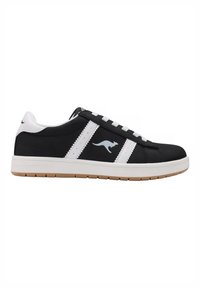 Schwarzer und weißer Sneaker mit einem glatten Lederoberteil, zwei weißen Streifen und einer Gummisohle. Verfügt über ein Känguru-Logo an der Seite.