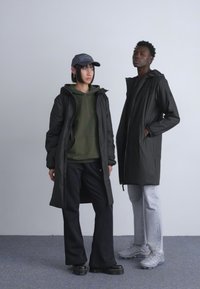 Rains LOHJA LONGER INSULATED JACKET UNISEX - Ziemas mētelis - black