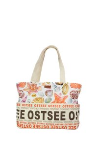 Canvas draagtas met een schelpenpatroon in pastelkleuren, crèmekleurige handvatten en 'OSTSEE' gedrukt in vette oranje en bruine tekst.