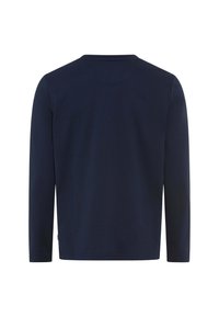 Navyblauwe langärmige shirt gemaakt van zachte stof, met een ronde halslijn en een schoon, minimalist design zonder zichtbare patronen of accenten.