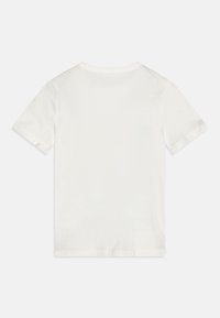 T-shirt blanc à manches courtes en coton doux. Design classique à col rond avec des bords nets et sans motifs ni accents visibles.