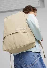 Puma Malý batoh  - prairie tan