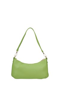 Borsa a mano verde in pelle con una texture liscia, forma curva e una singola tracolla regolabile. Presenta una chiusura con zip dorata.