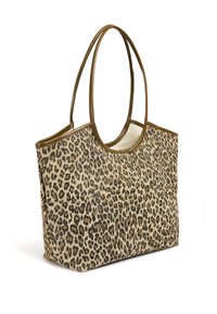 Sac fourre-tout imprimé léopard avec garniture et poignées en cuir marron, doté d'un design spacieux à ouverture supérieure et d'une surface texturée.