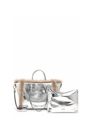 SURI FREY, SURI FREY SHOPPER SFY CHESSY - Håndtasker - silver