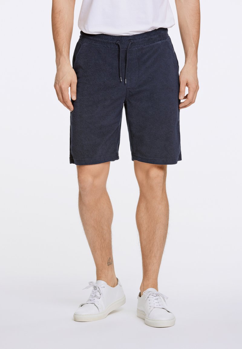 Marinblå frottéshorts med resårmidja, dragsko, två sidofickor och avslappnad passform. Lämpliga för vardagsbruk.