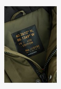 Ausgewählt, khaki green