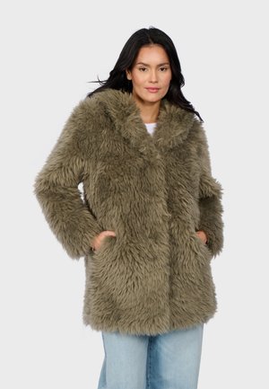 Faux fur coat in olijfgroen, met een brede kraag, lange mouwen en voorzakken. Zacht, gestructureerd materiaal met een harige uitstraling.