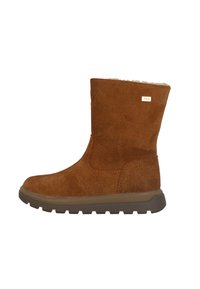 Bruine suède enkelboot met een gestructureerd oppervlak, zachte voering en een duurzame rubberen zool. Voorzien van zijnaadstiksels en een logo-label.