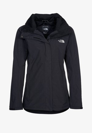 Zwarte waterdichte North Face-jas met hoge kraag, volledige ritssluiting aan de voorkant, zijzakken en logo op de linkerborst.
