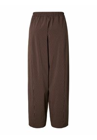 Rudos dryžuotos plačios kelnės su elastinga juosmens juosta, pagamintos iš lygaus audinio. Yra vertikalios baltos plonos juostelės, suteikiančios klasiką išvaizdą.