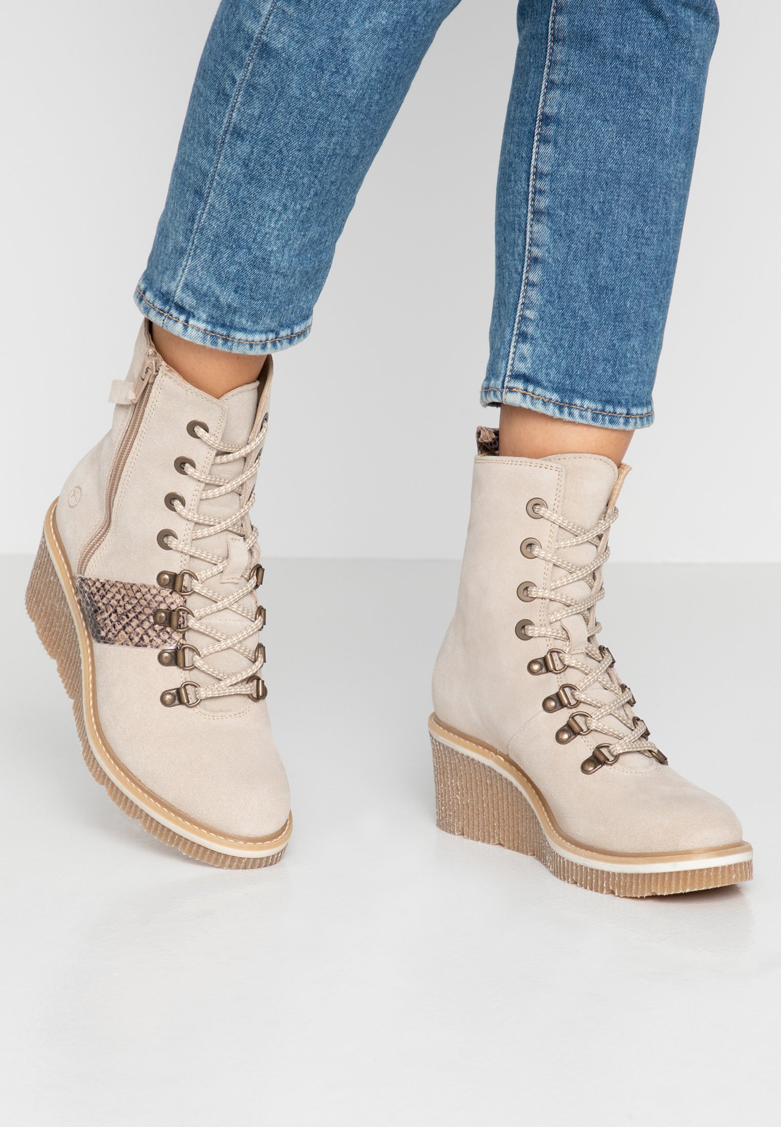 Tamaris Enkellaarsjes met sleehak beigeBeige Zalando.nl Tamaris BOOTS Enkellaarsjes met sleehak beigeBeige