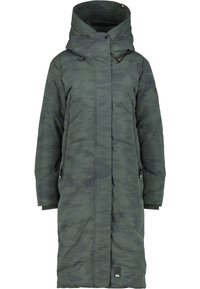 Grön kamouflage lång vadderad jacka med hög krage, frontdragkedja och sidofickor; har en texturerad, quiltad yta.