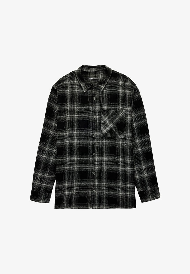 Mustavalkoinen ruudullinen paita nappikauluksella, pitkällä hihalla ja rintataskulla, jossa on neliökuvio. Valmistettu kudotusta kankaasta.